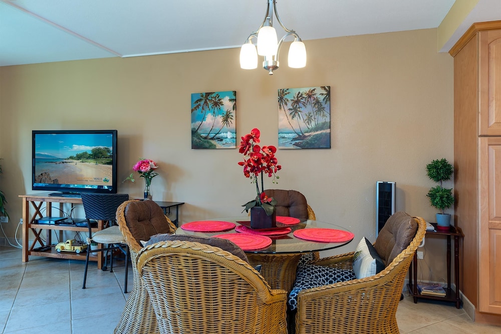 Kamaole Sands 2-204 - Dramatic Ocean and Courtyard Views, 1bd / 2ba, AC, Wi-fi