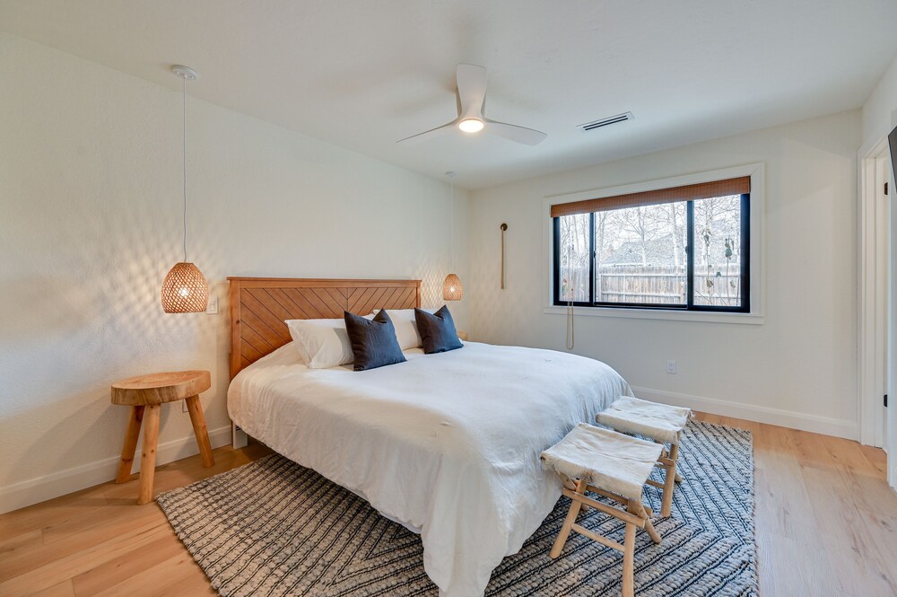 Stylish Flagstaff Home: Close to Hiking & Fishing! view 2