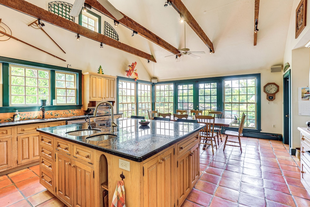 8 Mi to Reading: Spacious Farmhouse Retreat!