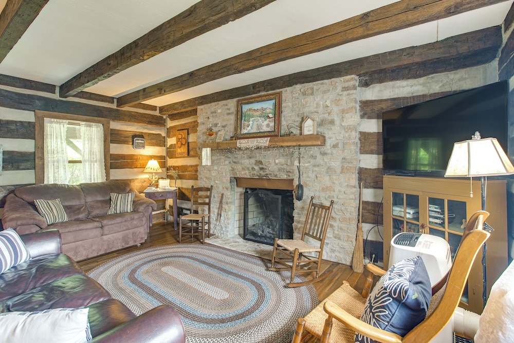 3 Mi to River: 11-acre Retreat in Rural Stockport