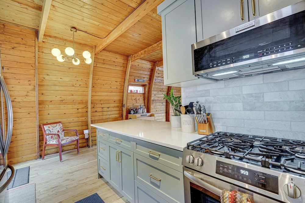Half-mi to Park City Mountain: Cabin w/ Hot Tub!