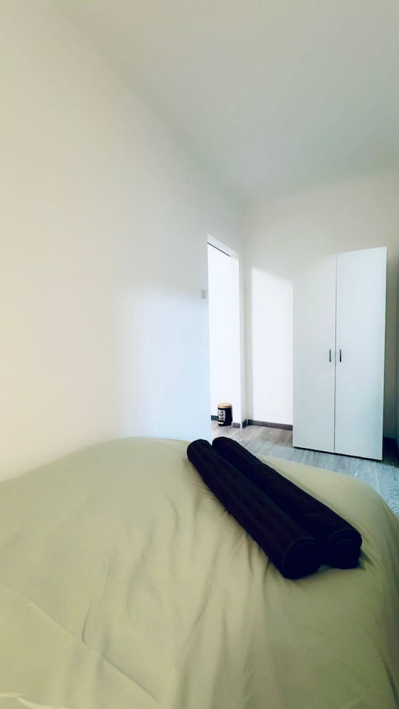 2BR 1LR Apartment for 5 Peaceful Stay