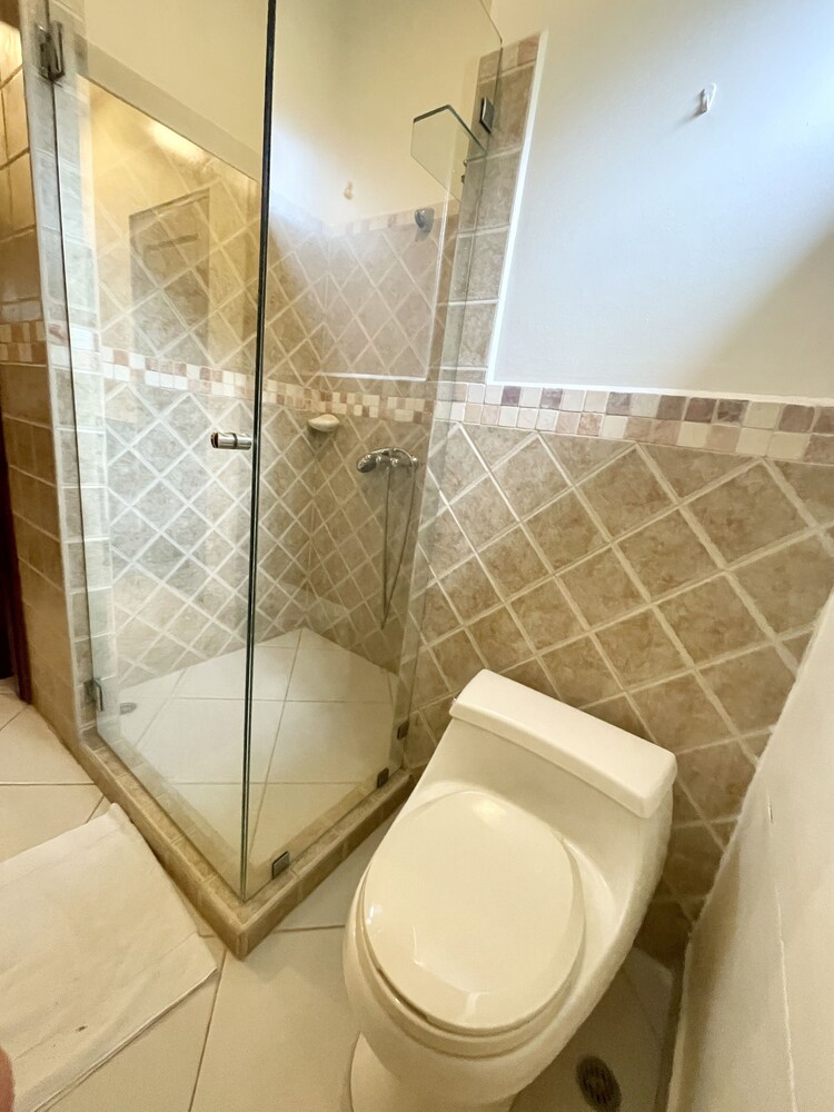 La Torre: Poolside Condo with Scenic Views