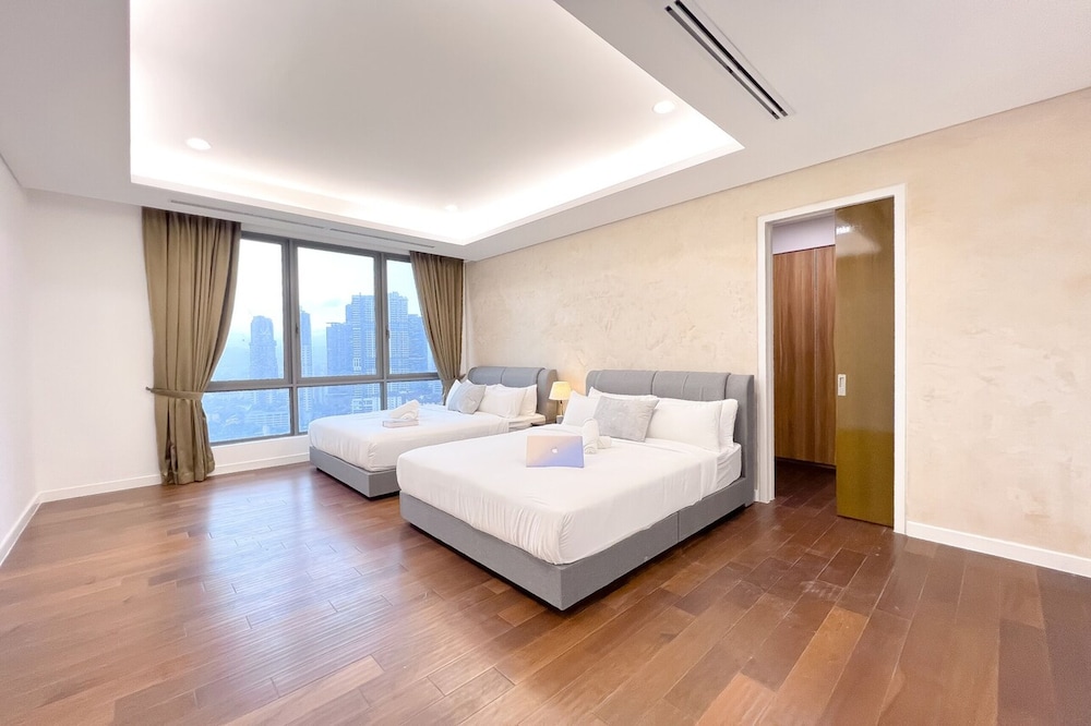 Neu Suites Horizon View Apartments