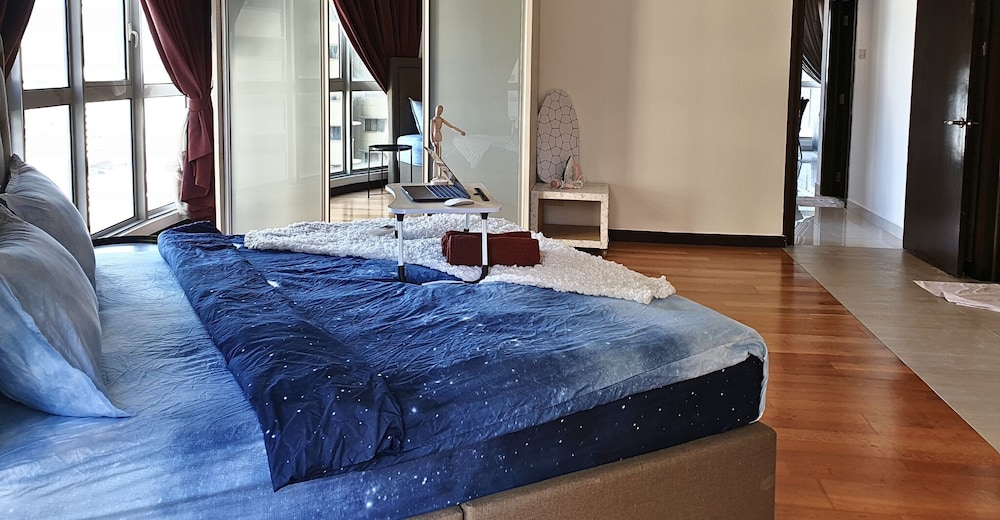 Regalia Residence The Sky Pool Suite