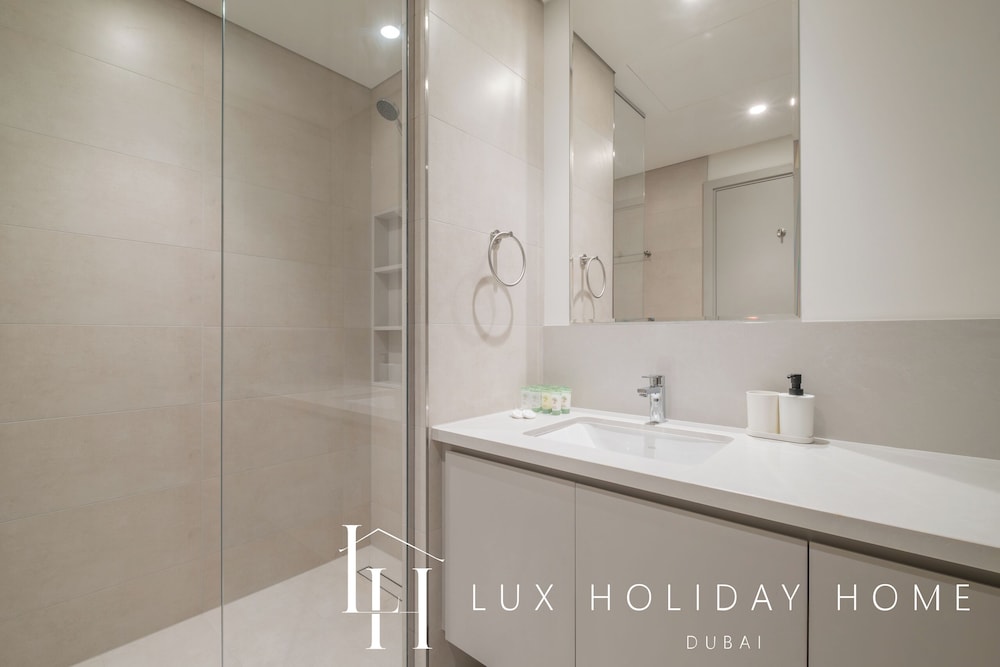 LUX The Creek Palace Residence Suite 2