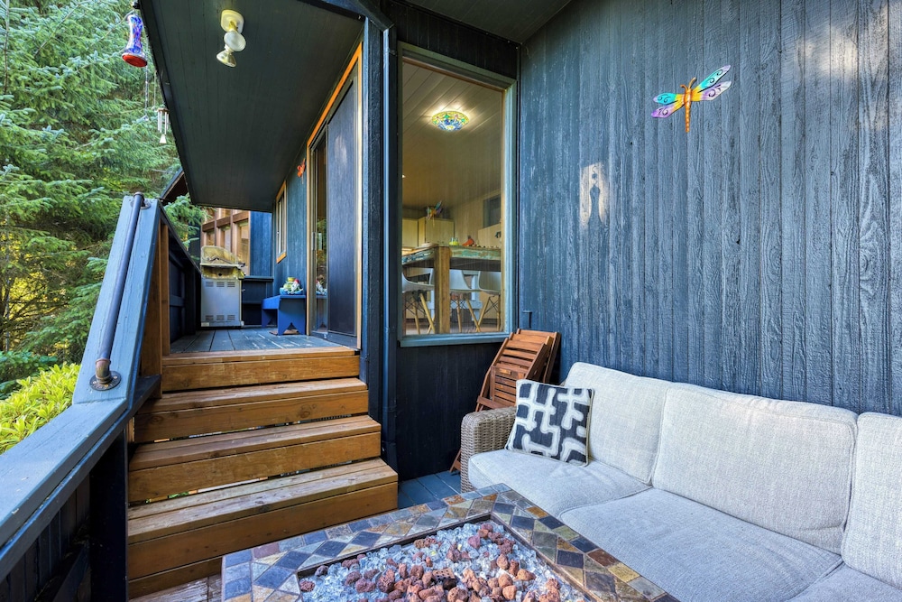 Coastal Escape w/ Balcony, Firebowl & Ocean Views Near Manzanita Sunset House by Avantstay