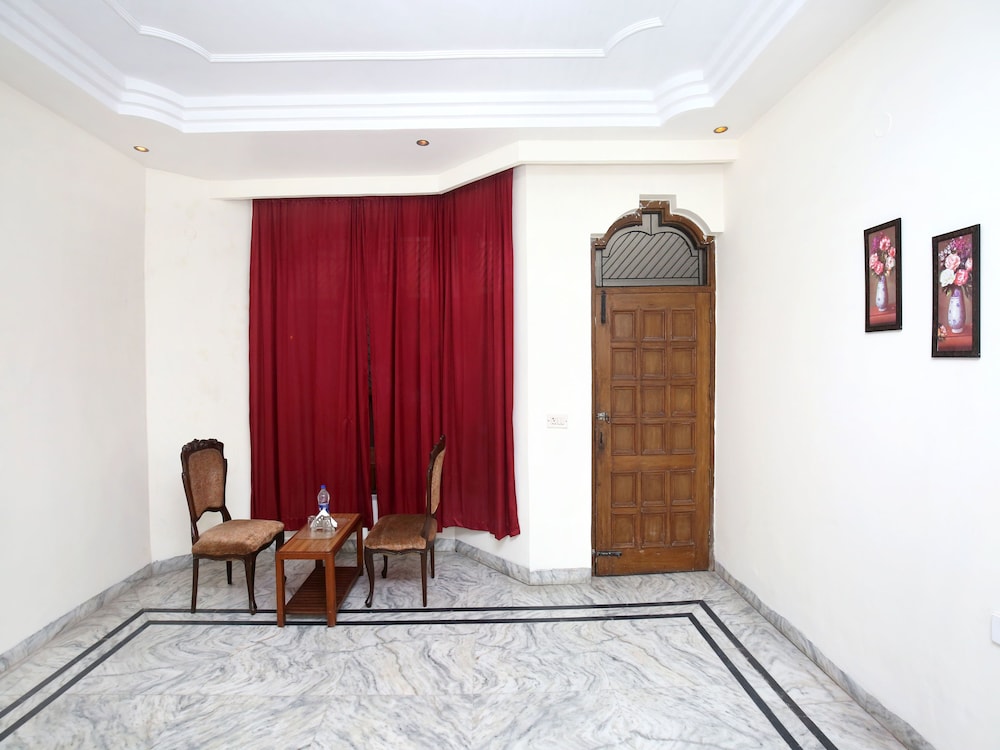 OYO 16130 The Corner House