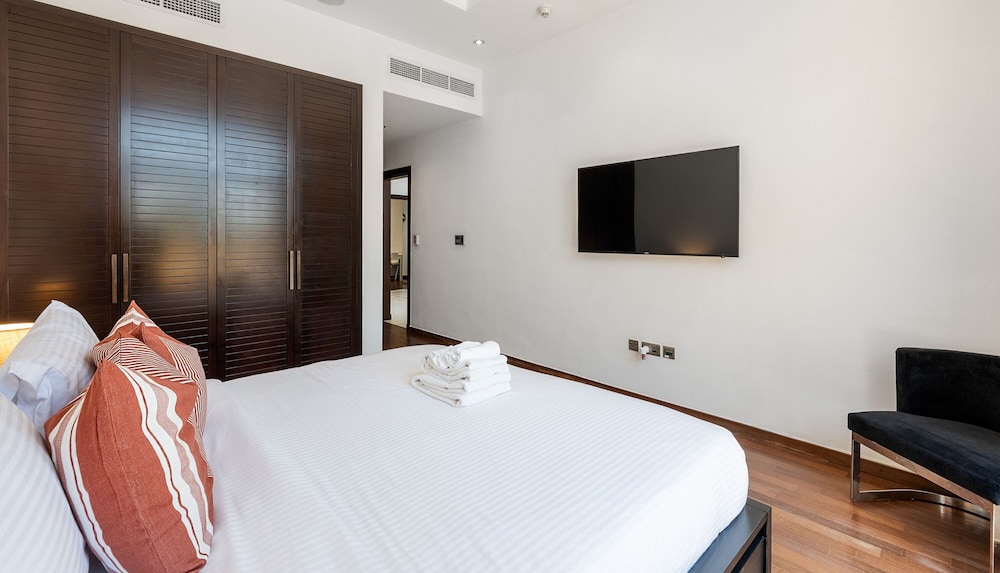 Exquisite 2BR w Exclusive Beach Access at the Palm
