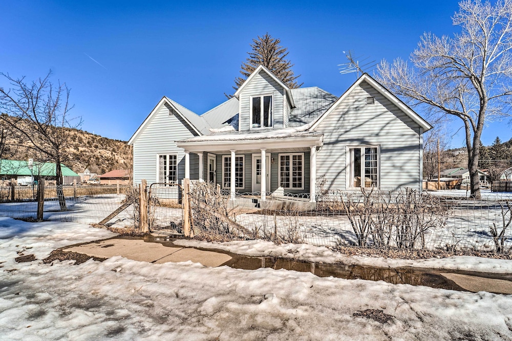 'dolorable' Home w/ Yard - Walk to River!