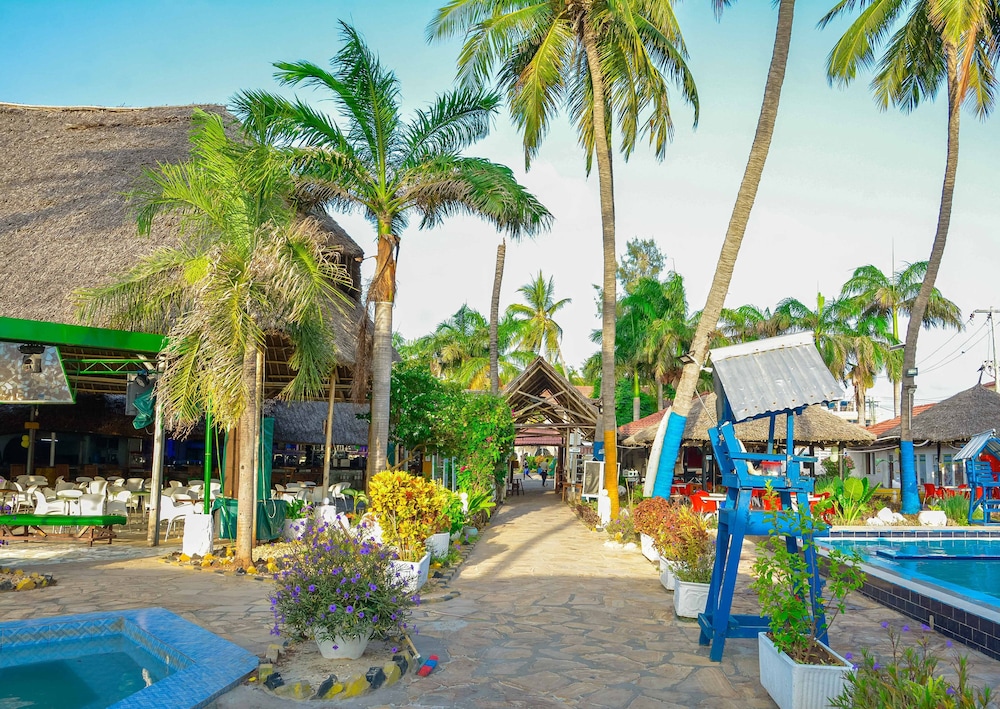 Best Western Jangwani Sea Breeze Hotel