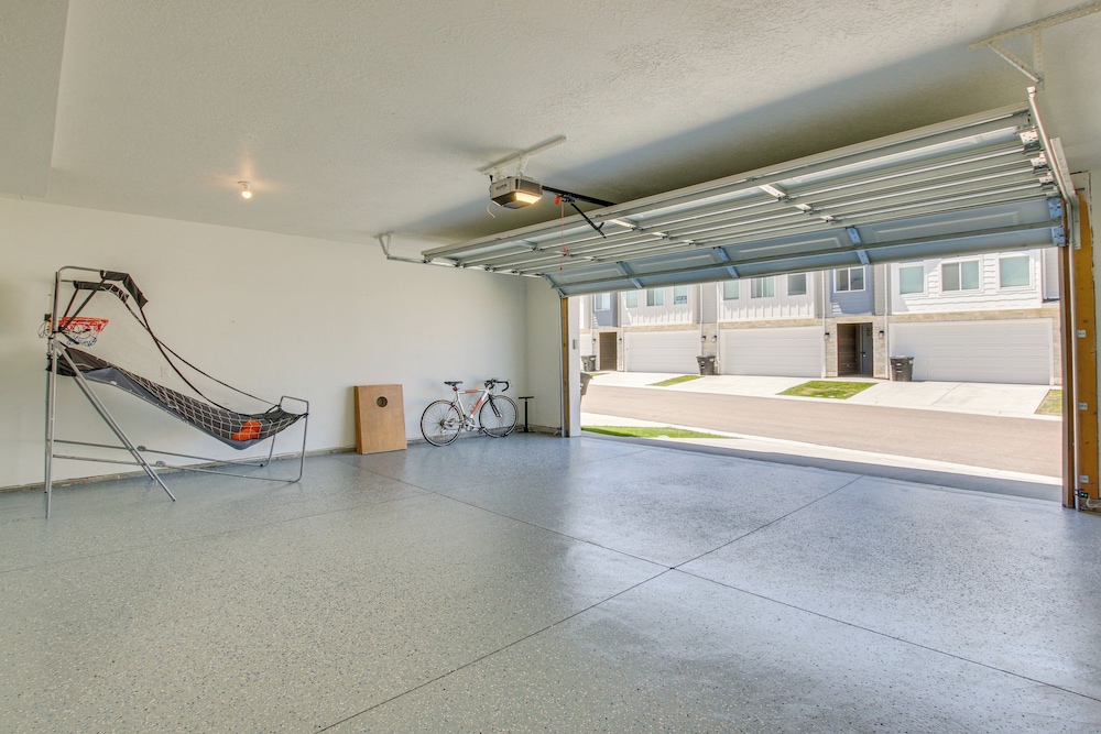 Walk to Marina & Lake: Spacious Garden City Gem!