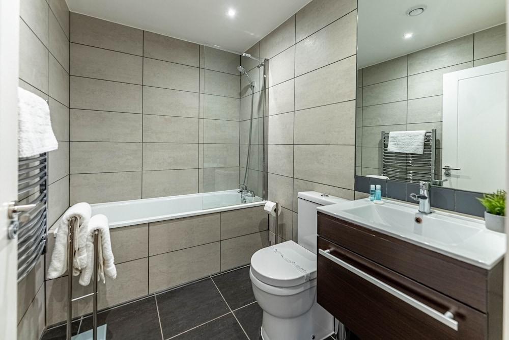 Celador Apartments - Sussex House Serviced Apartments