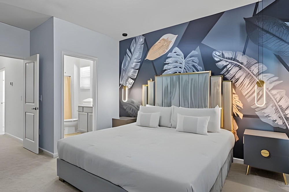 Luxurious 9BR Paradiso Pool, Cinema & Game Room