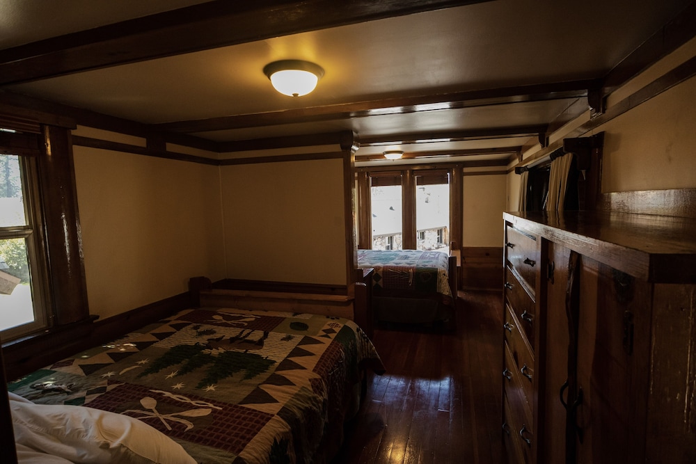 Embers Lodge and Cabins