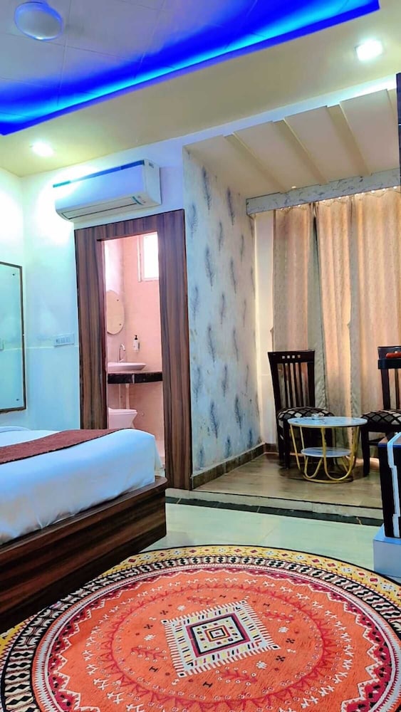 HOTEL SRG INN