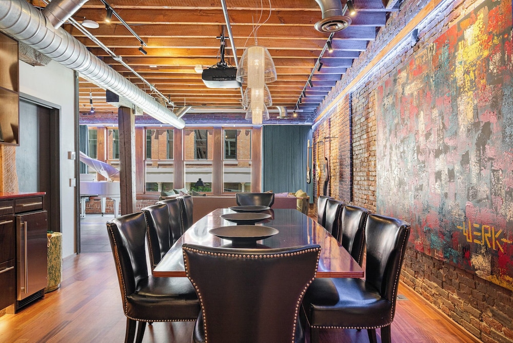 Jamloft - Printers Alley - Walk to Broadway