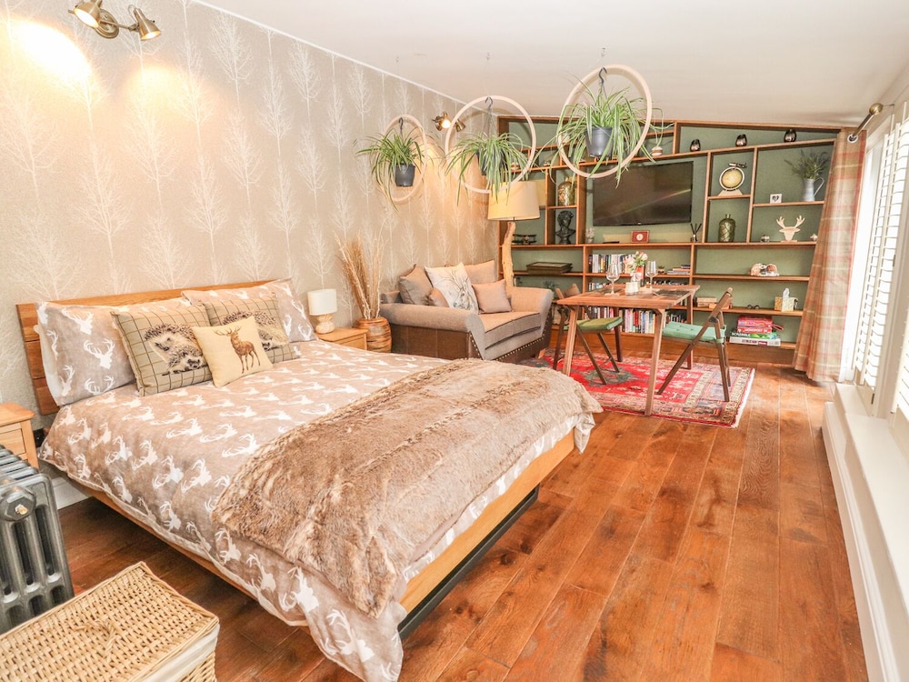 The Cottage @ The Coach House view 5