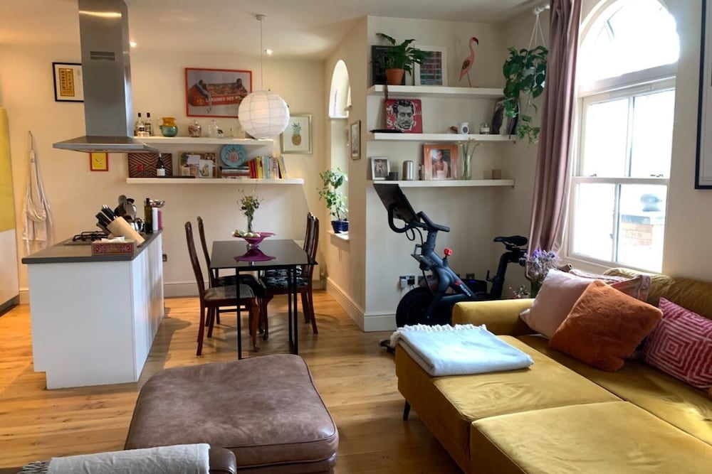 Stylish & Homely 1BD Flat, 1min to Clapton Sqaure!