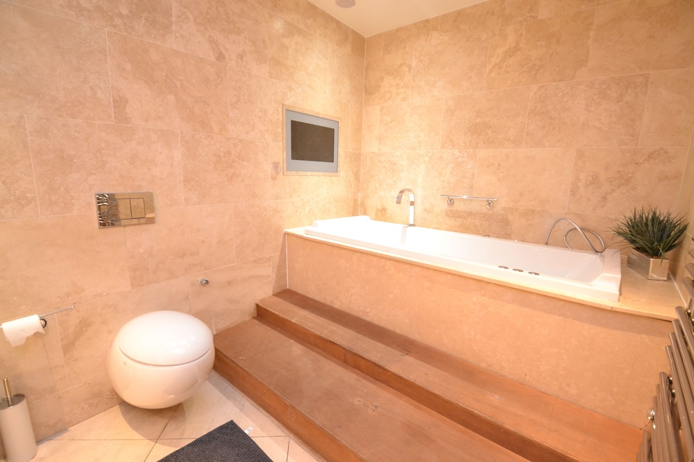 Luxury Hyde Park