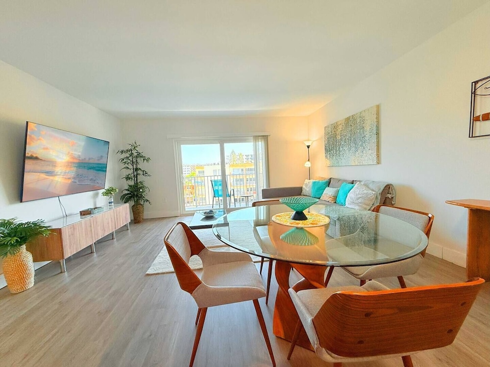 Top Location Waterfront Balcony Dream