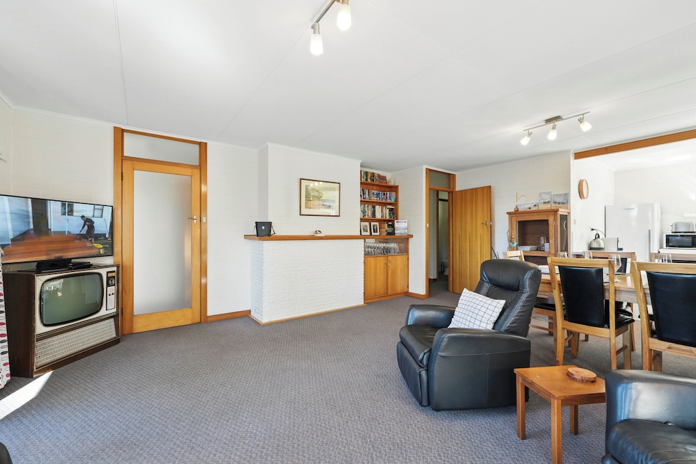 Coningham Beach House - 3 Bedrooms