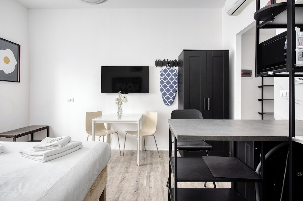 Elegant Studios near Station