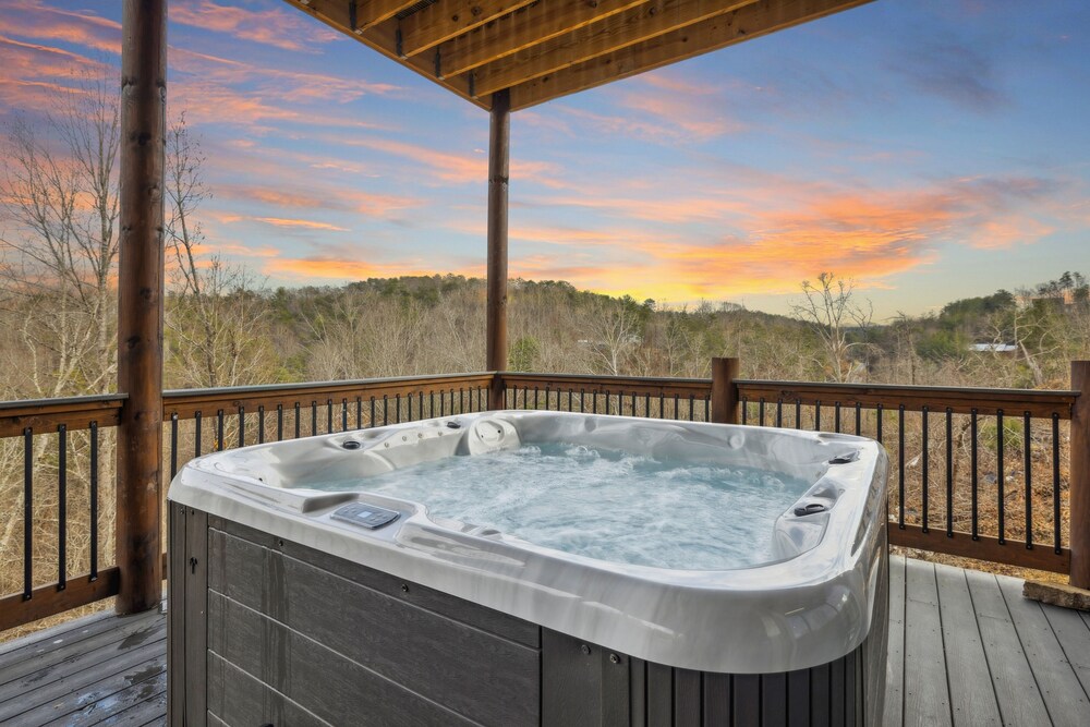 Grand Splash Lodge 6 Bedroom Cabin