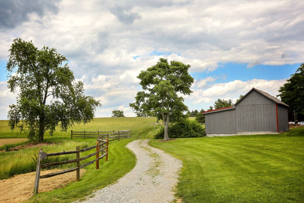 Deer Creek Winery at Watson Estate
