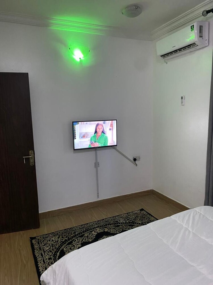 Captivating 3-bed Apartment in Lagos view 4