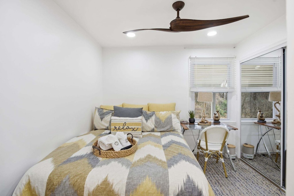 Stylish Hot Tub Retreat With Ping Pong 3 Bedroom Home