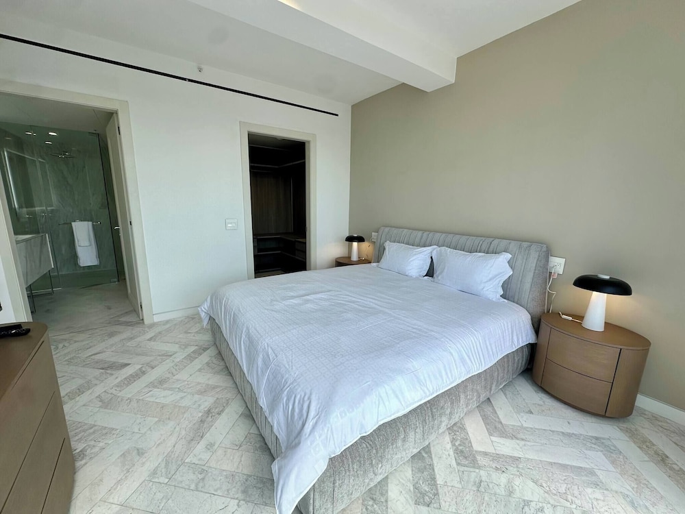 Luxury apt in Panama City 2 Rooms 3 Baths & Office