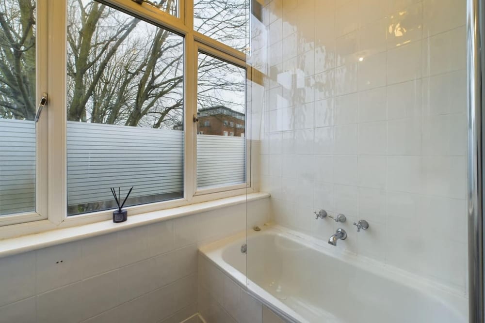 The Putney Hideout - Bright 1bdr Flat