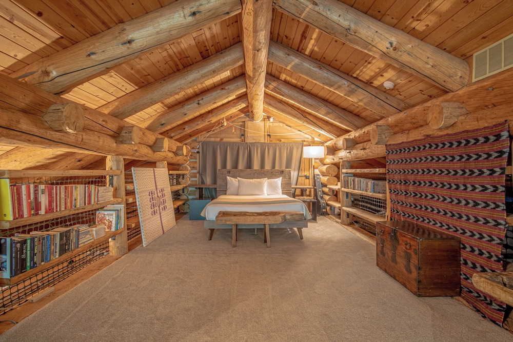 The Barn on Warm Springs Creek - 9 Riverfront Acres