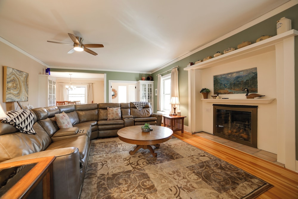 Inviting Colorado Springs House w/ Spacious Deck!