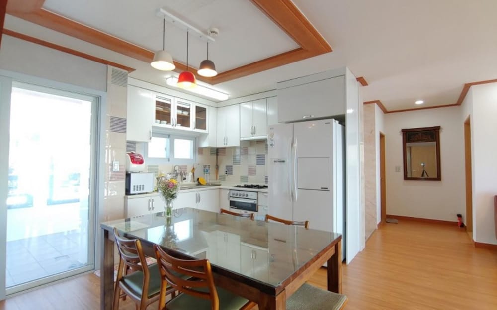 Seogwipo Jijunghae Pool Villa Pension view 3
