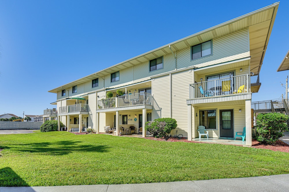 < Half-mi to Beach: Quaint Destin Condo