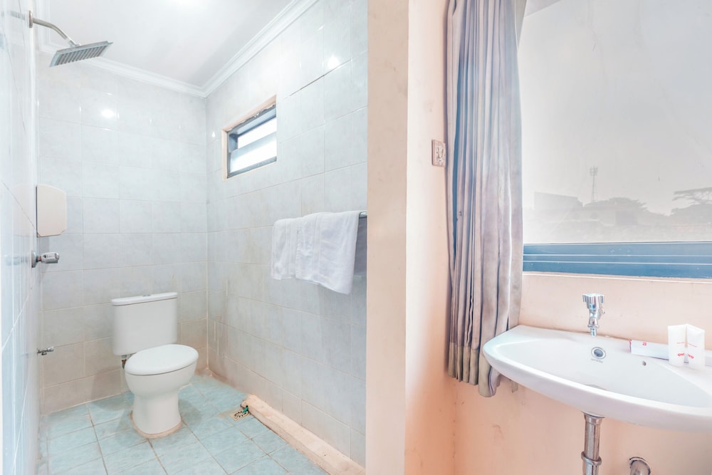 OYO 94759 Hotel Taman Cibinong