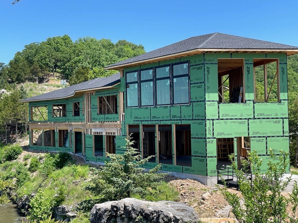 Expansive Lakefront Estate With Private Pool & Movie Theater at 43mm