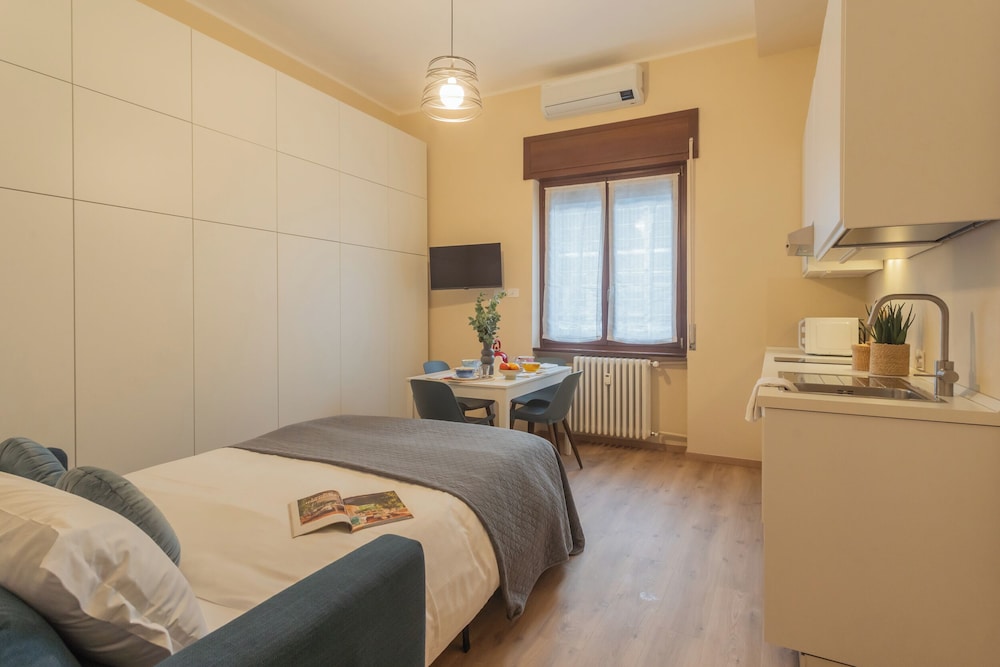 Simar Apartments nearby Como S.G. Train Station by Rent all Como