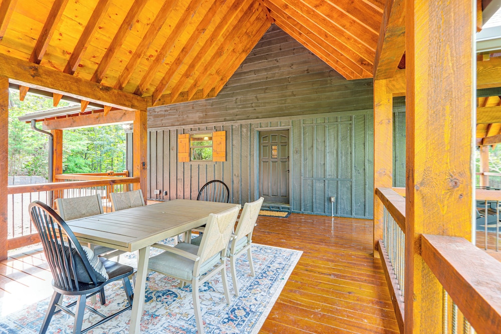 Deck, Panoramic Views: Serene Mineral Bluff Cabin!