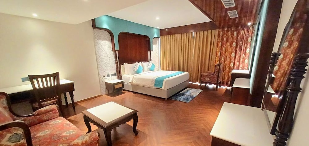 HOTEL LAKE VIEW