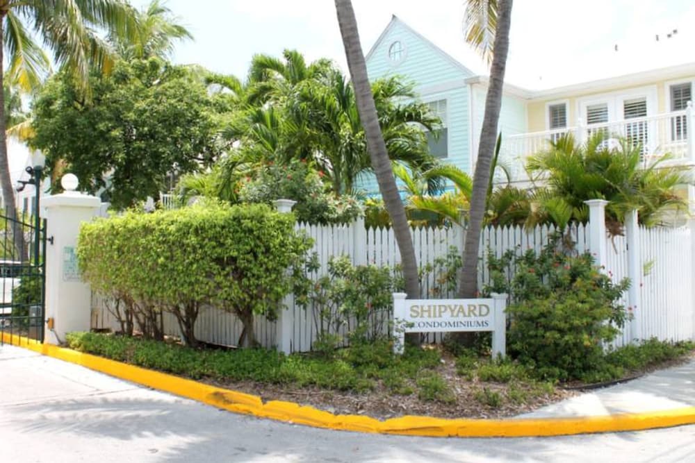 Parrot Perch by Avantstay Old Town Key West w Shared Pool Week Long Stays Only