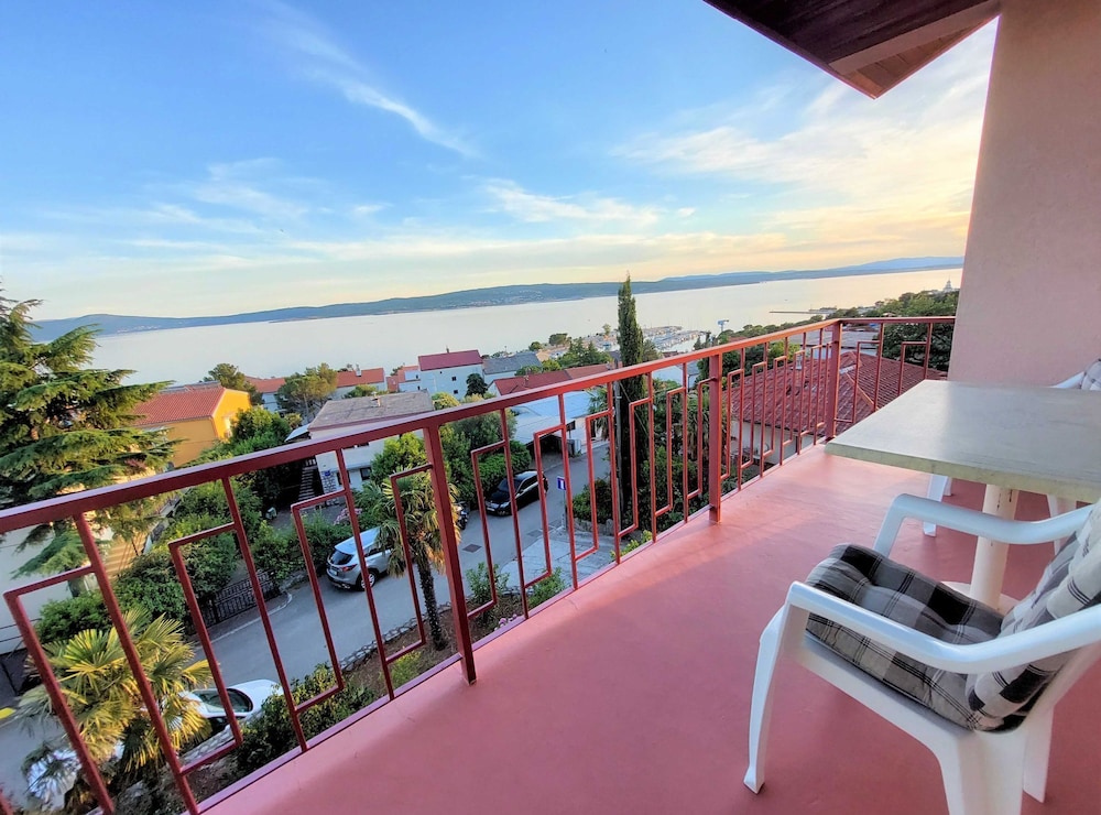 Sleek and Serene Rooms Crikvenica