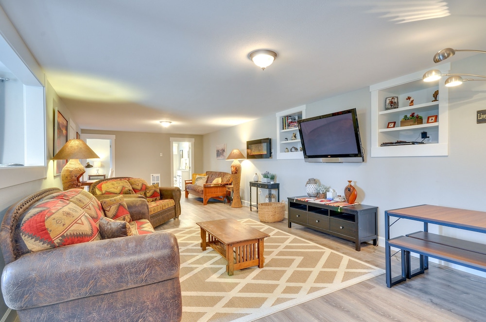 Mountain-view Yacolt Apartment w/ Private Patio! view 2