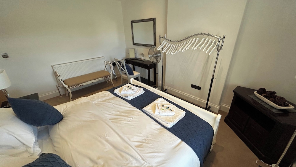 4 Bed Farmhouse Alton Tower Xmas Market Chatsworth