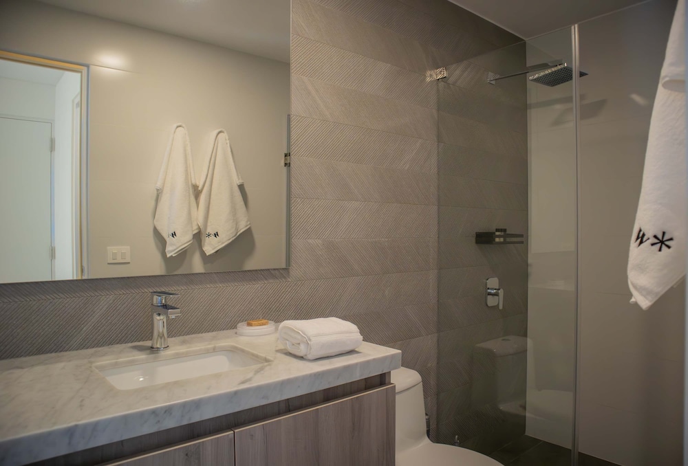 w Fantastic 2BR w Modern Deco in San Isidro