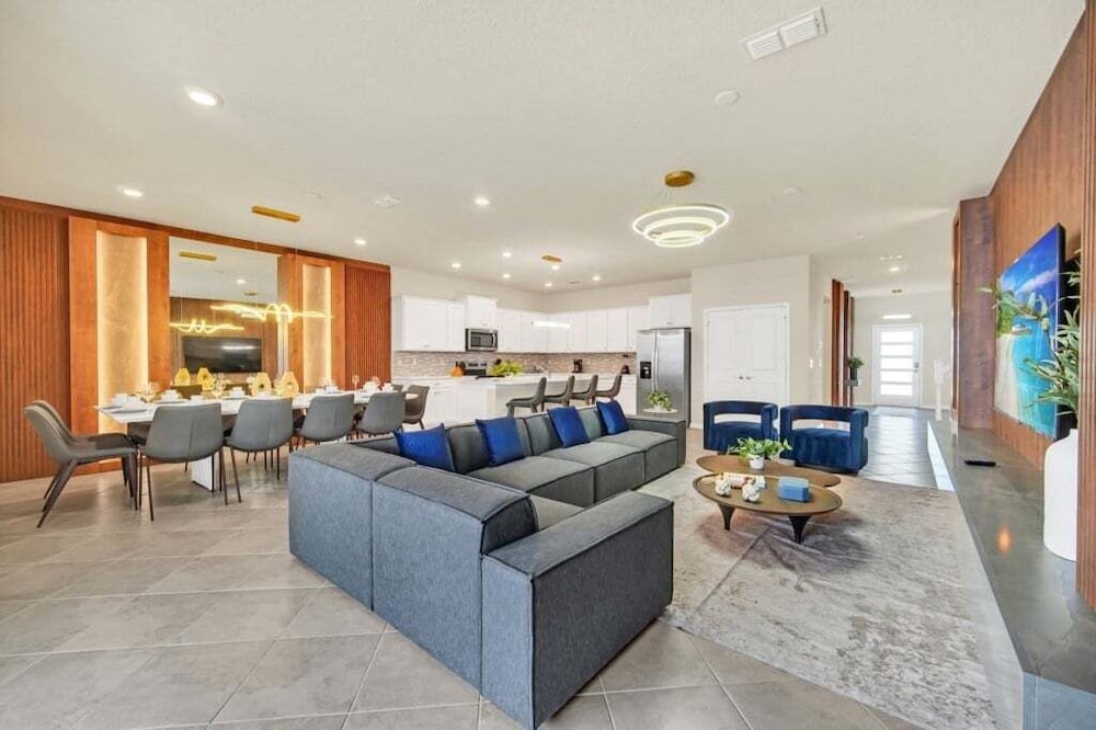 Everyone's Family Fun Home, Slides In Kids Rooms 10 Bedroom Villa