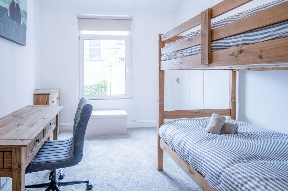 Castle Square - 2 Bedroom - Mumbles view 5