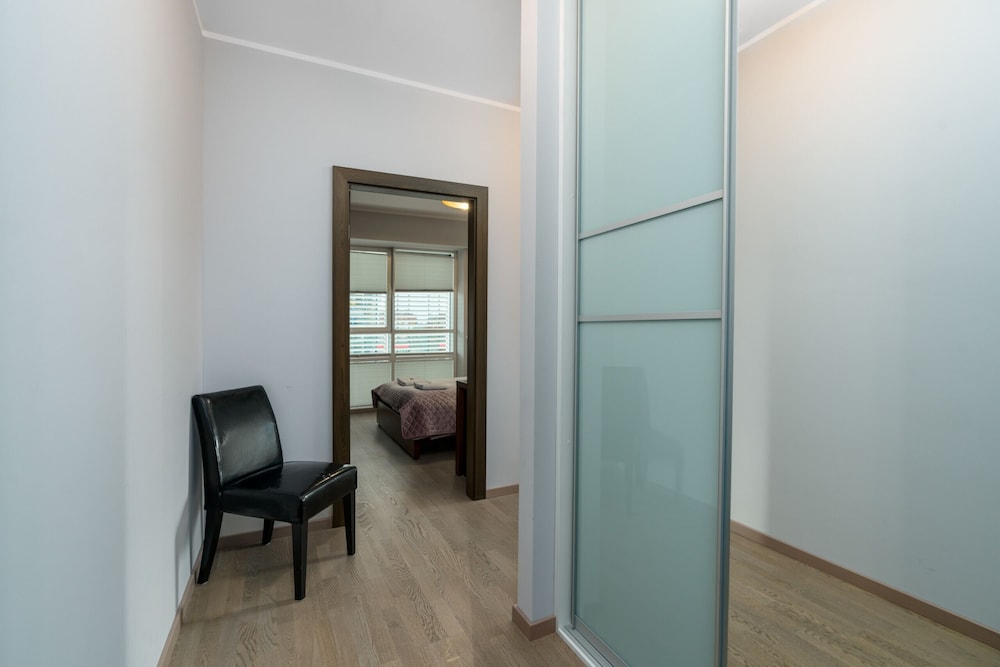 Apartment Poznan Towarowa by Renters view 3
